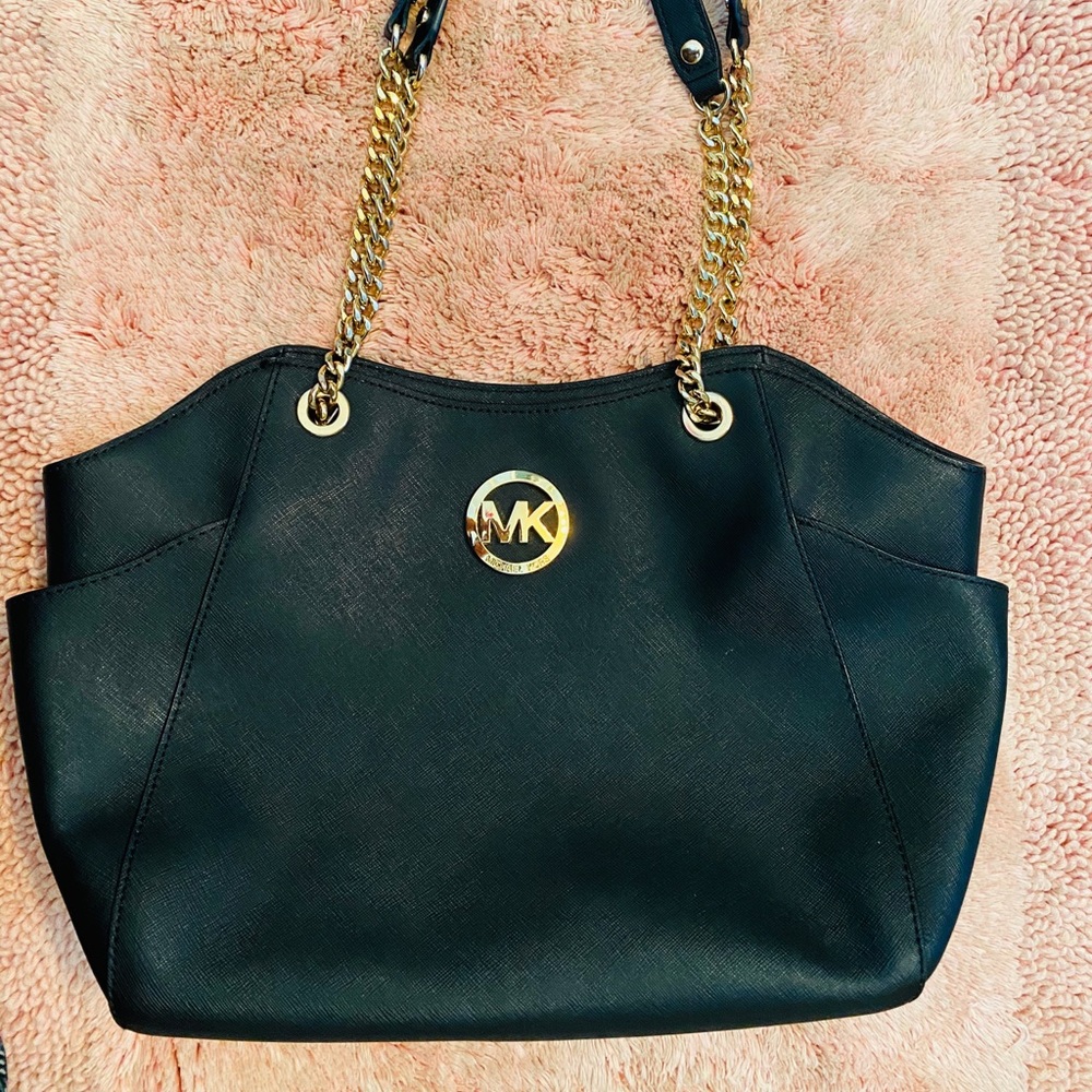 Micheal Kors Black Handbag!